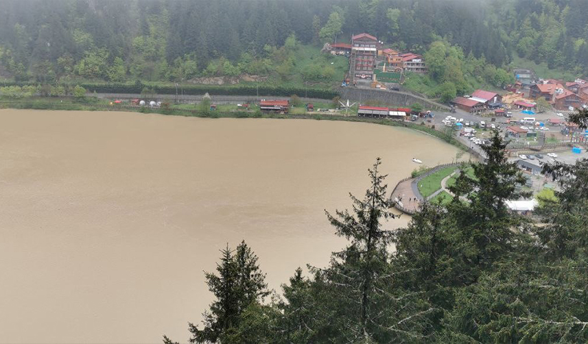Trabzon'da yağışlar Uzungöl'ü çamura çevirdi
