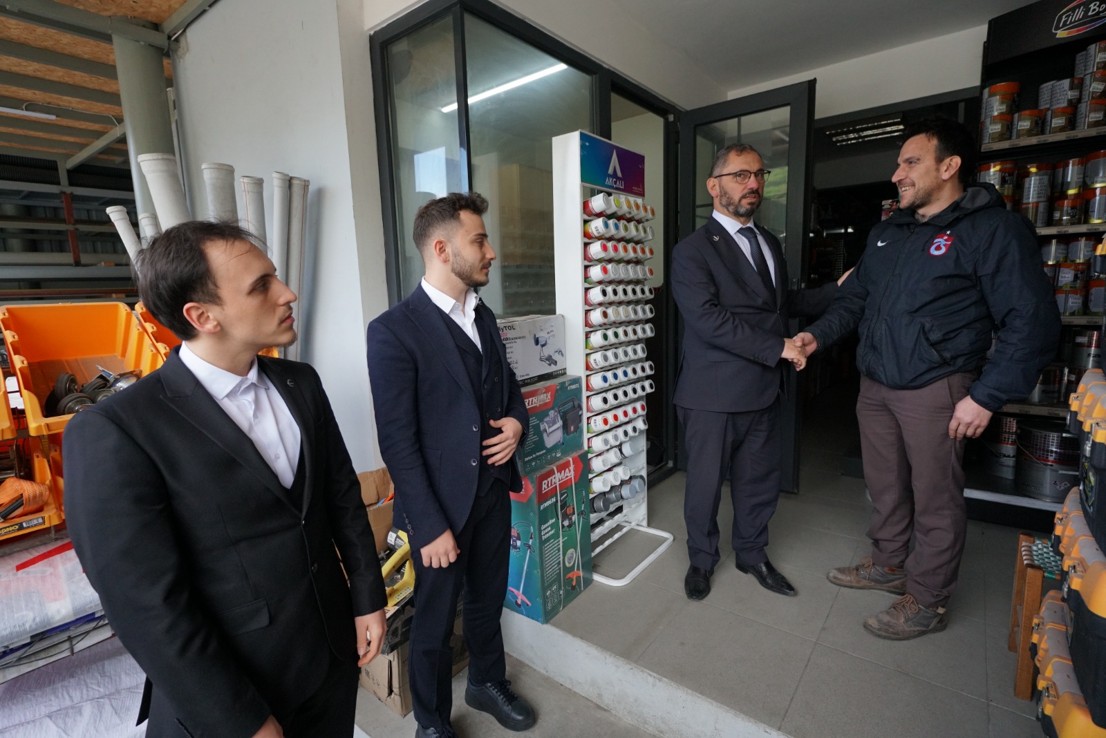 Trabzon Milletvekili Adayı Süleyman Pulat vatandaşla iç içe 