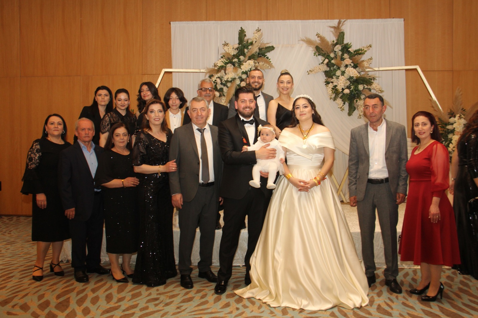 Trabzon’da muhteşem nikah töreni! Osman ve Aleyna’ya ömür boyu mutluluklar